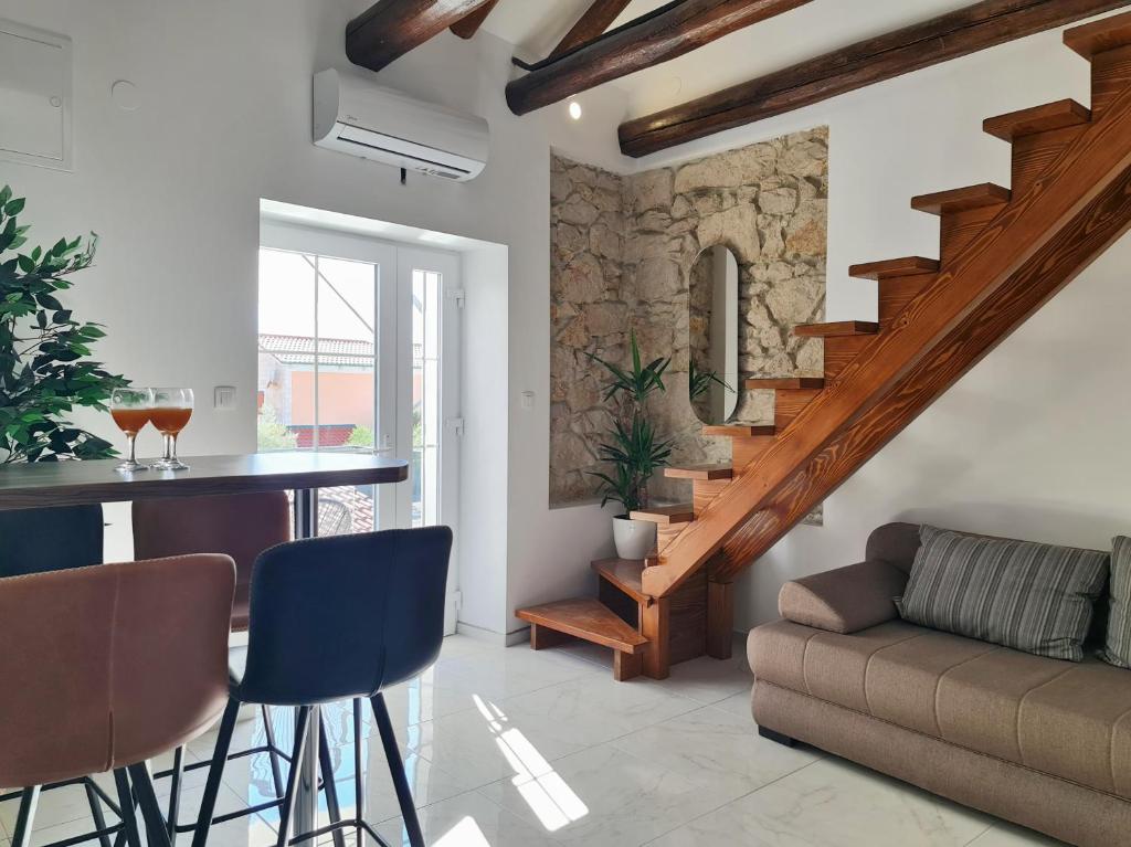 Maris - One Bedroom Apartment with Balcony